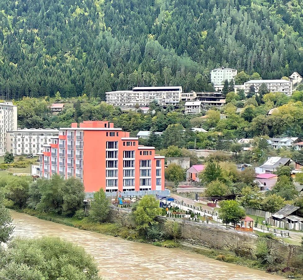 New Apartments In 博尔若米 外观 照片